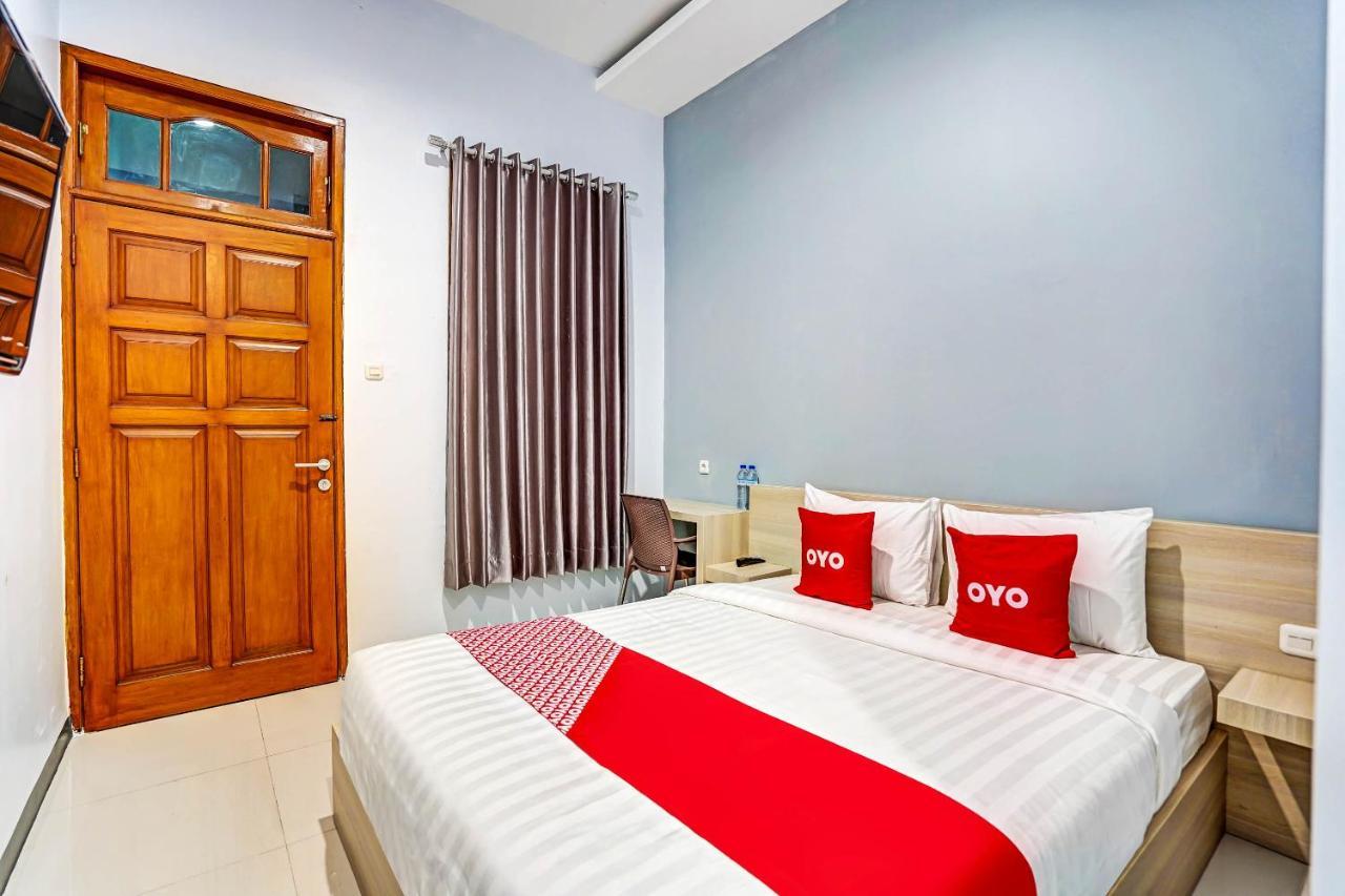 Oyo 90891 Parang Kusumo Residence Krembangan Exterior foto