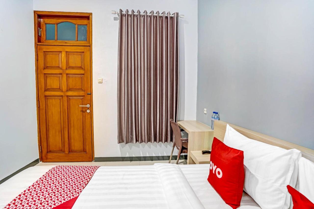 Oyo 90891 Parang Kusumo Residence Krembangan Exterior foto